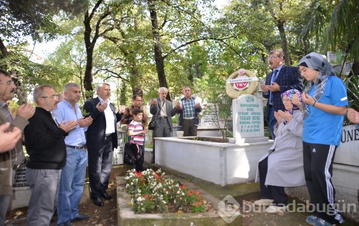 Amigo Yaşar kabri başında anıldı