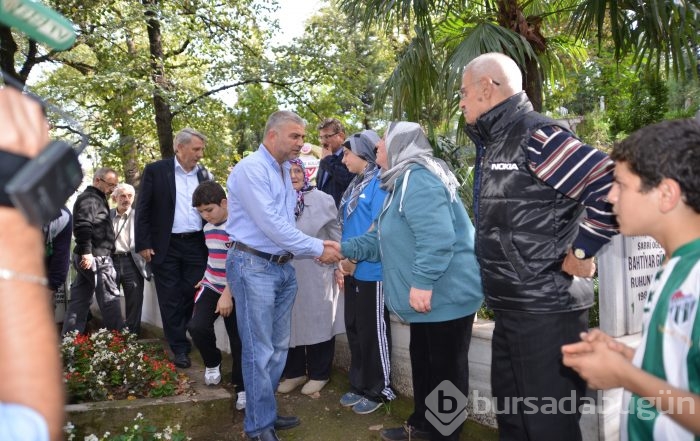 Amigo Yaşar kabri başında anıldı