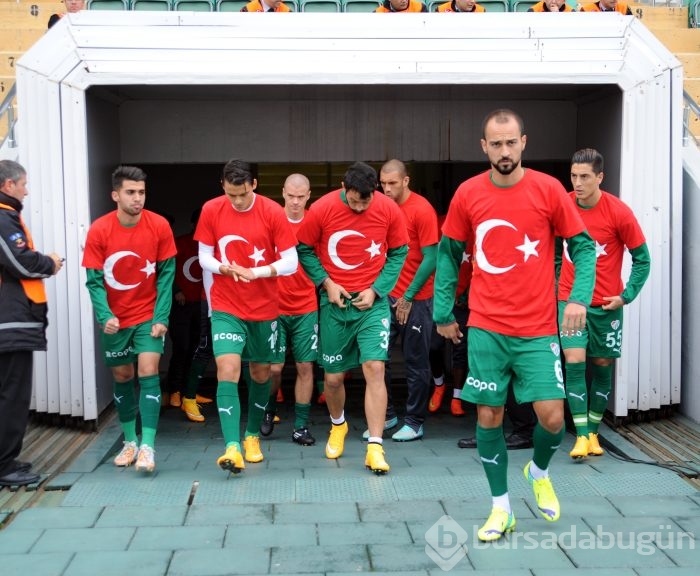 Timsah kendini sıkmadan turladı!