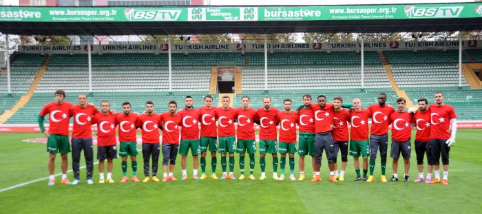 Timsah kendini sıkmadan turladı!