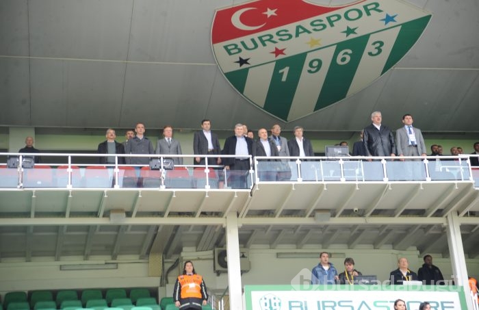 Timsah kendini sıkmadan turladı!