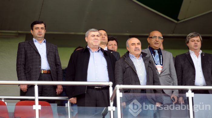 Timsah kendini sıkmadan turladı!