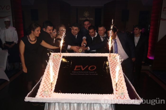 Evo'nun 10. yaşına Şampanyalı kutlama...