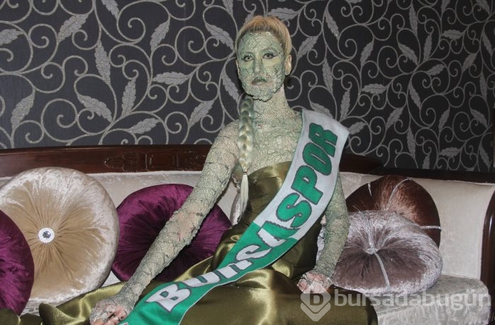 Bursa'da "Timsah kadın" görenleri şaşırttı!