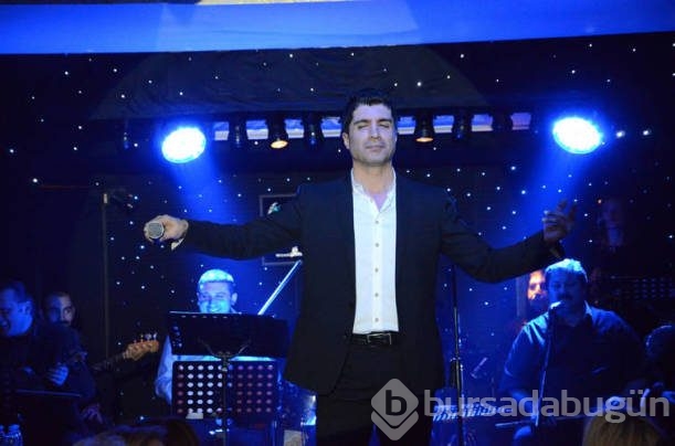 Özcan Deniz'i öptü!