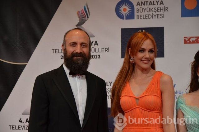 Hürrem, Süleyman'ın önünde diz çöktü!