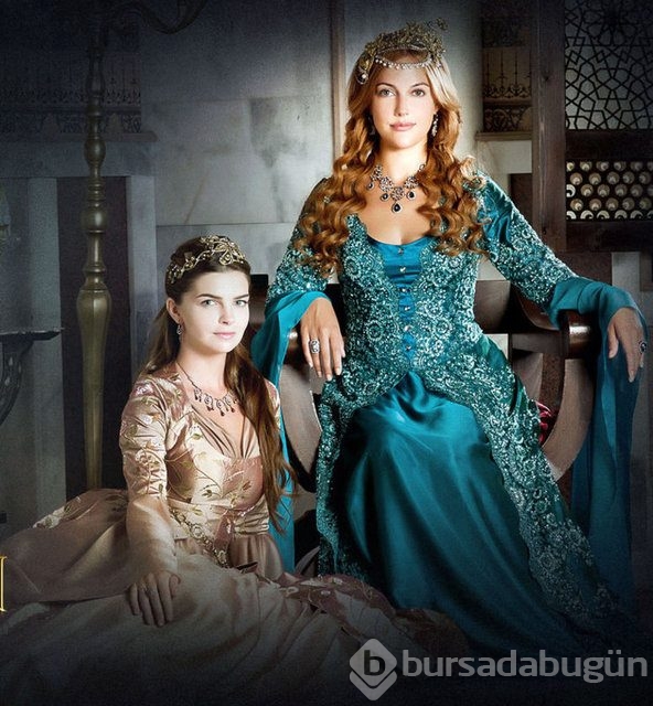 Hürrem, Süleyman'ın önünde diz çöktü!