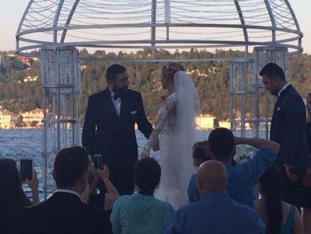 Ünlü şarkıcı sürpriz evlilik yaptı!