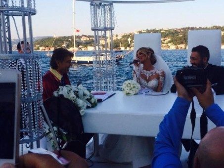 Ünlü şarkıcı sürpriz evlilik yaptı!