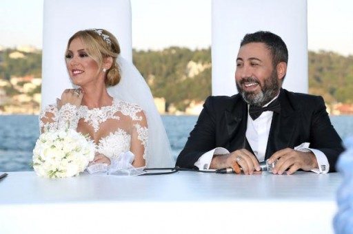 Ünlü şarkıcı sürpriz evlilik yaptı!