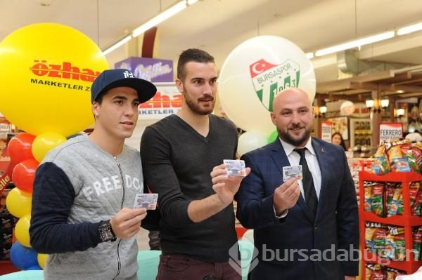 Josue ve Harun imza dağıttı