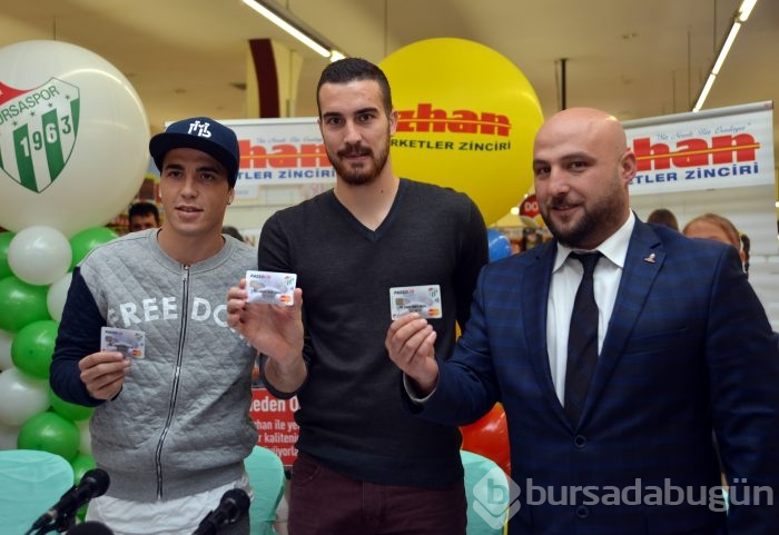 Josue ve Harun imza dağıttı