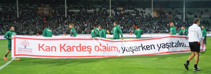 Timsah Kanarya'yı elinden kaçırdı!