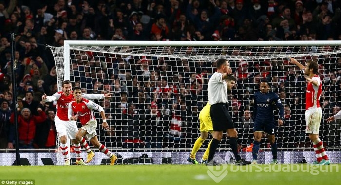Alexis Sanchez Arsenal'ı sırtladı!