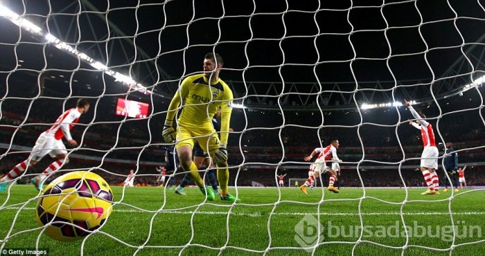Alexis Sanchez Arsenal'ı sırtladı!