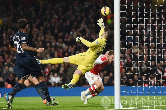 Alexis Sanchez Arsenal'ı sırtladı!