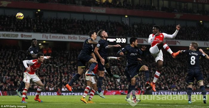 Alexis Sanchez Arsenal'ı sırtladı!