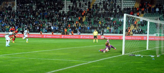 Timsah Kupa'da tekledi!