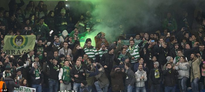 Maviler Sporting'e acımadı!