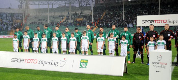 Timsah düelloyu kazanamadı!