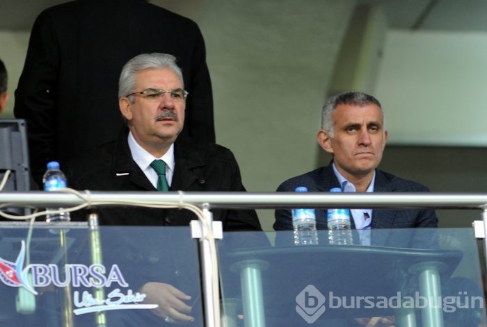 Timsah düelloyu kazanamadı!