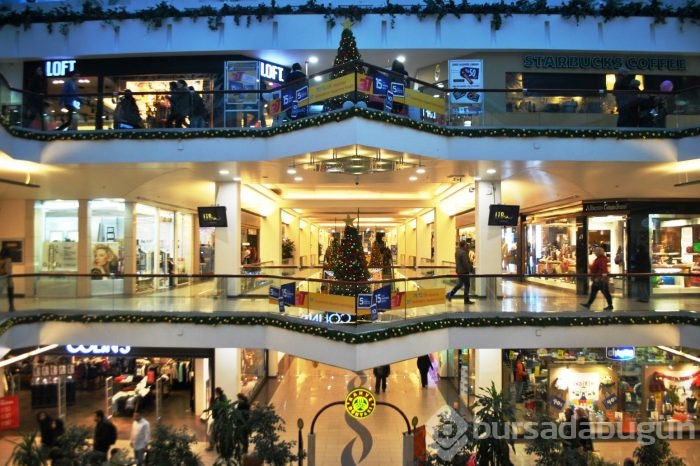 Zafer Plaza, Mavi Piramitiyle ışıl ışıl...