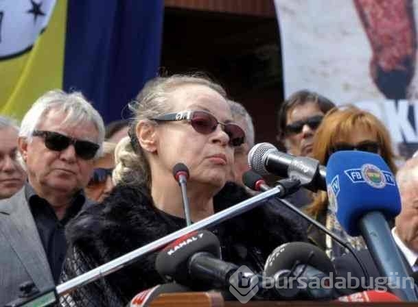 Ayşecik bakın şimdi ne yapıyor!
