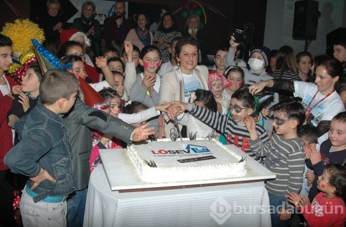 LÖSEVLİ çocukların yeni yıl kutlaması...