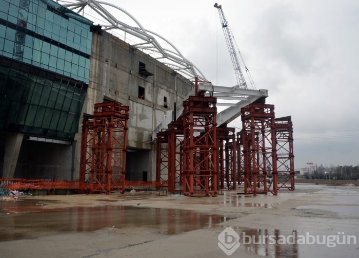 Timsah Arena'nın koltuk montajına başlandı