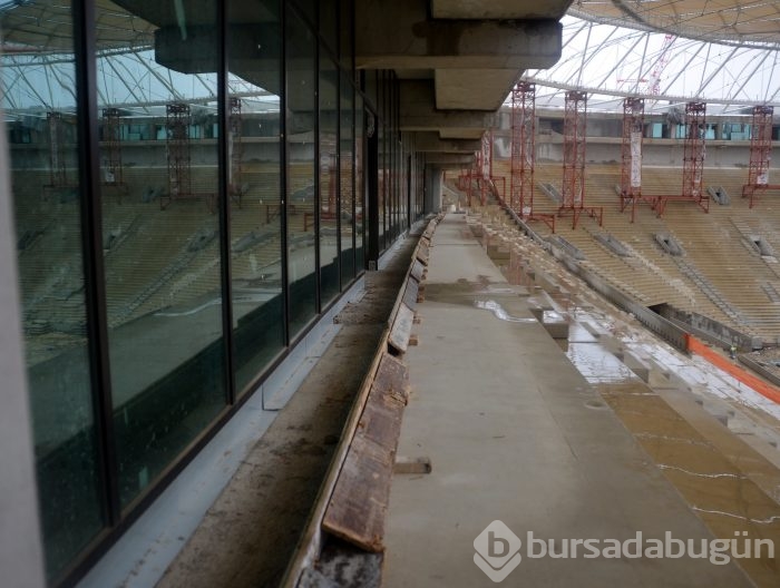 Timsah Arena'nın koltuk montajına başlandı