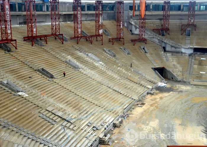 Timsah Arena'nın koltuk montajına başlandı