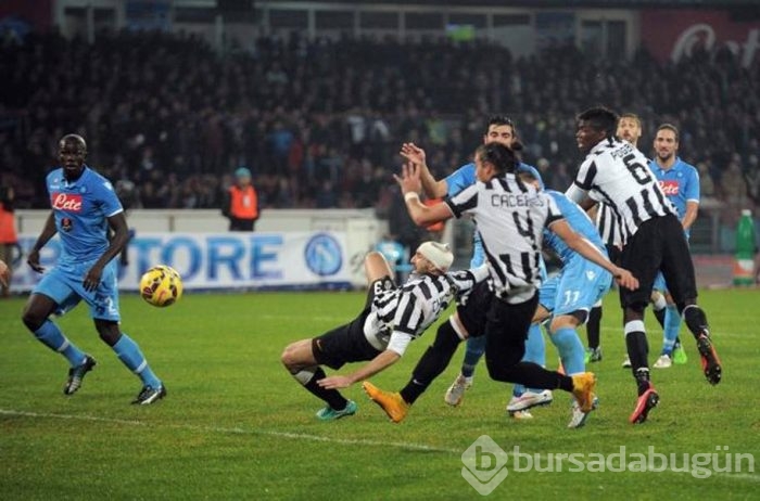 Juventus Napoli'yi ezdi geçti!