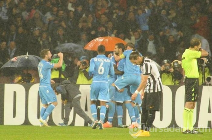 Juventus Napoli'yi ezdi geçti!