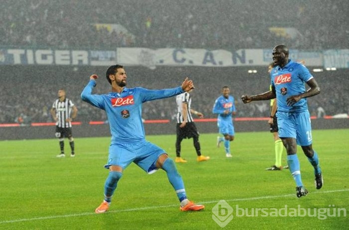 Juventus Napoli'yi ezdi geçti!