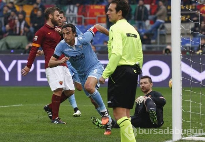 Roma puanı Totti'ye borçlu