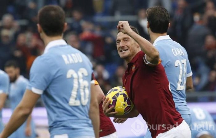 Roma puanı Totti'ye borçlu
