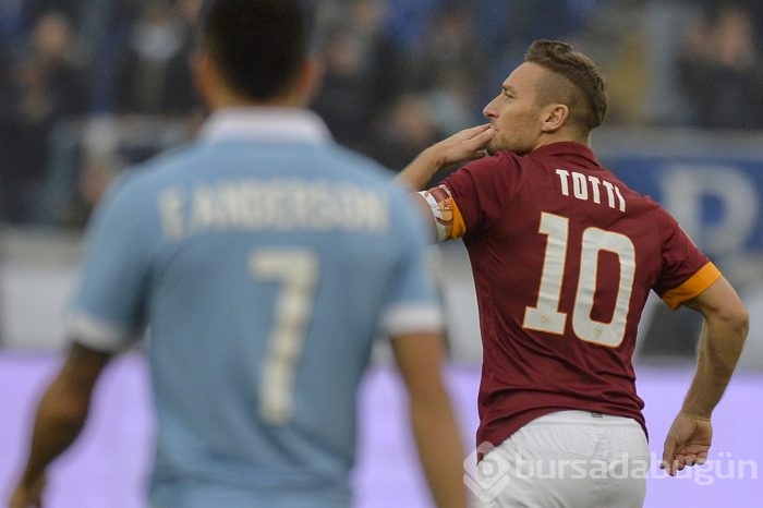 Roma puanı Totti'ye borçlu