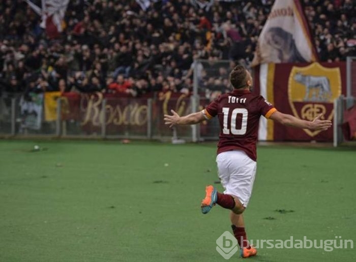 Roma puanı Totti'ye borçlu