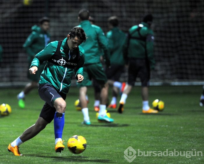 Bursaspor çip takılı özel yeleklerle çalışıyor