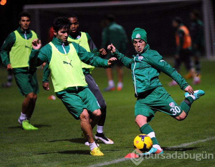 Bursaspor çip takılı özel yeleklerle çalışıyor