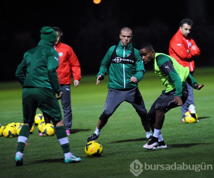 Bursaspor çip takılı özel yeleklerle çalışıyor
