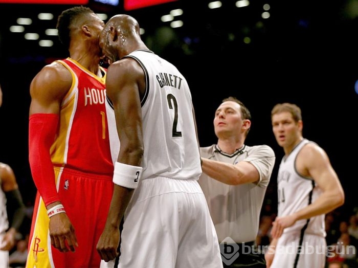 NBA'de Garnett, Howard'a kafa attı!