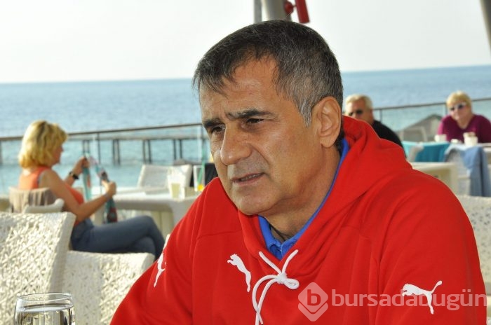 Timsah barbekü partisinde moral depoladı