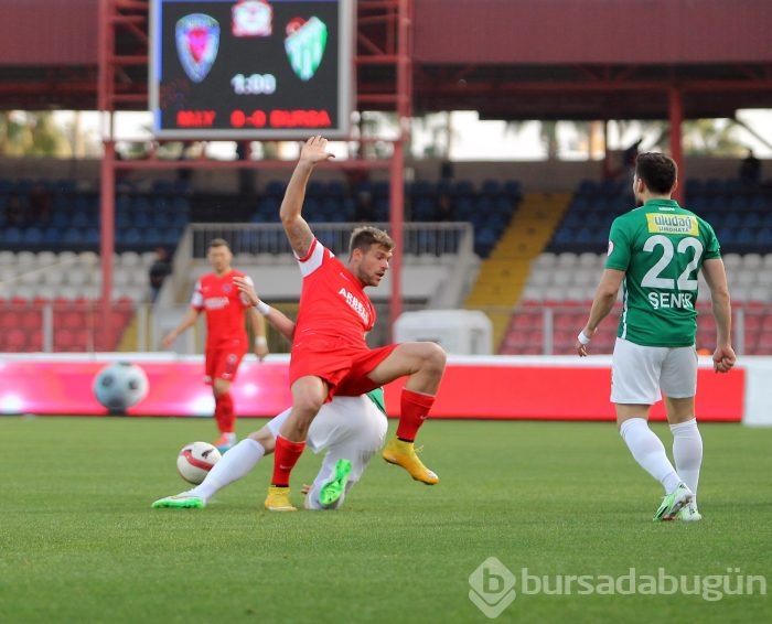 Bakambu coştu! Timsah zirveye kuruldu!