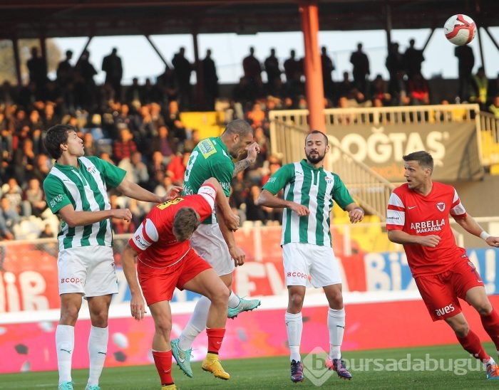 Bakambu coştu! Timsah zirveye kuruldu!
