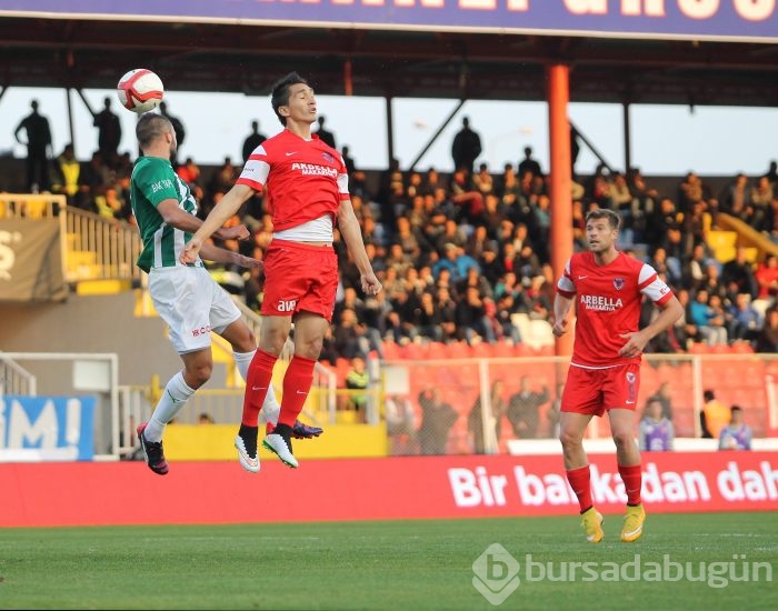 Bakambu coştu! Timsah zirveye kuruldu!