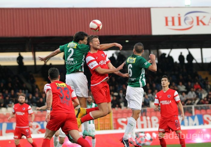 Bakambu coştu! Timsah zirveye kuruldu!