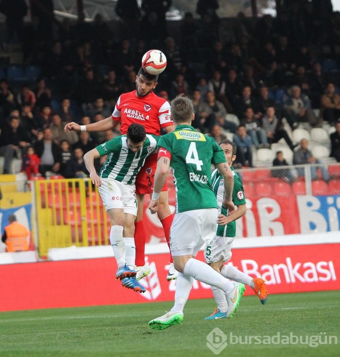 Bakambu coştu! Timsah zirveye kuruldu!