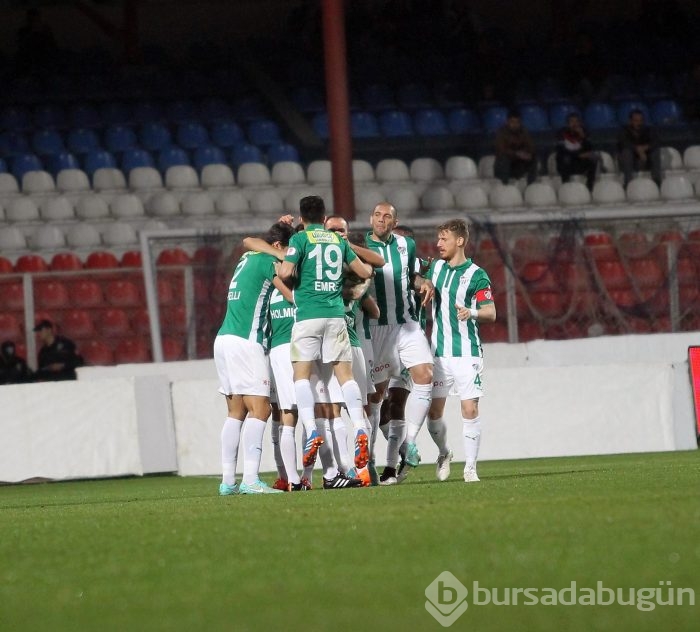 Bakambu coştu! Timsah zirveye kuruldu!
