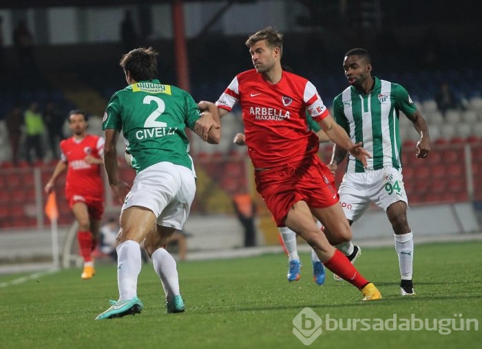 Bakambu coştu! Timsah zirveye kuruldu!